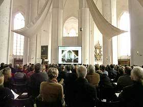 Kontrastreiche Hellraumprojektion bei Tageslichteinfall im Dom zu Lübeck